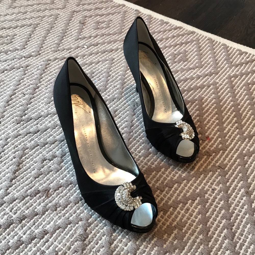 Giuseppe Zanotti black pumps